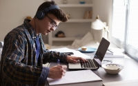 11 tips για να μην «ταξιδεύει» το μυαλό σου όταν διαβάζεις!