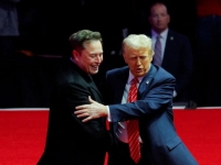 O Τραμπ «ακυρώνει» τη Σελήνη για να βάλει την αμερικανική σημαία στον Άρη