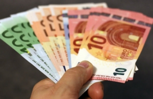 Επίδομα νεανικής αλληλεγγύης: Το ποσό και ποιοι το δικαιούνται
