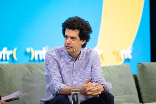 Δασκαλάκης στο Upfront: Η τεχνητή νοημοσύνη ενισχύει την παραγωγικότητα αλλά μπορεί «να μας κάνει πιο ανόητους»