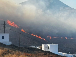 Η φωτιά στη Σέριφο άφησε πίσω της τεράστια καμένη έκταση και κατεστραμμένες επιχειρήσεις
