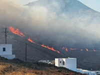 Η φωτιά στη Σέριφο άφησε πίσω της τεράστια καμένη έκταση και κατεστραμμένες επιχειρήσεις