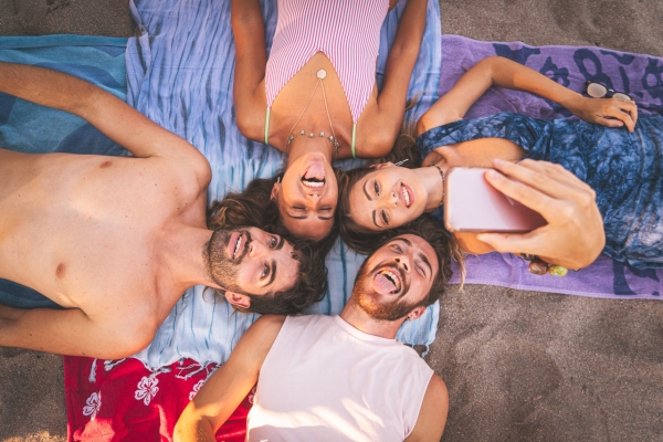 Οι στάνταρ τύποι Ελλήνων φοιτητών που θα πετύχεις στην παραλία και το φετινό καλοκαίρι!