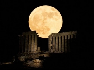Έρχεται τη Δευτέρα το βράδυ η εντυπωσιακή Πανσέληνος του Οξύρρυγχου
