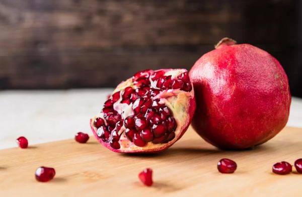 Πρωτοχρονιά 2023: Γιατί σπάμε ρόδι για καλή χρονιά