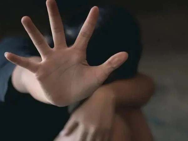 Πατέρας και θείος ξυλοκόπησαν 15χρονο επειδή τους αποκάλυψε πως είναι ομοφυλόφιλος