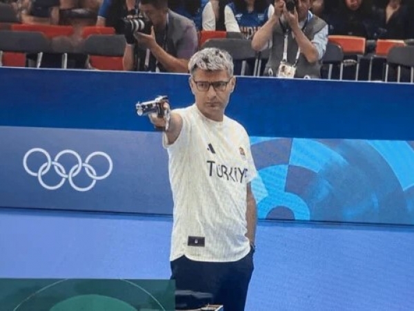 Ολυμπιακοί αγώνες: Πράκτορας ή ο απόλυτος sniper; Οι θεωρίες για τον 51χρονο Τούρκο που πήρε ασημένιο στη σκοποβολή