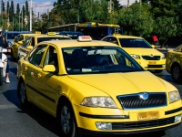 Τουρίστας αναρωτιέται αν τα 130 ευρώ που έδωσε στο ταξί από Πειραιά για Ελ. Βενιζέλος είναι πολλά