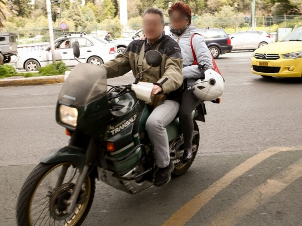 Τρώω και καπνίζω πολύ. Πού είναι το κράτος;