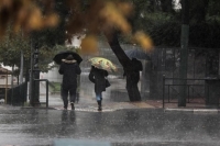 Meteo: Αγριεύει ο καιρός από αύριο – Σε ποιες περιοχές θα χρειαστεί μπουφάν