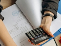Φοροδιαφυγή: Έκπτωση έως 50% στα πρόστιμα για όσες επιχειρήσεις το παραδεχτούν