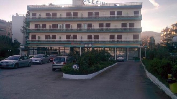 Πάτρα: Εκτός των ξενοδοχείων &quot;Δελφίνι&quot; και &quot;Άδωνις&quot; οι φοιτητές μετά τις 31 Γενάρη επειδή το Ίδρυμα Νεολαίας και Δια βιου μάθησης δεν πληρώνει- Ανάστατα 140 άτομα!
