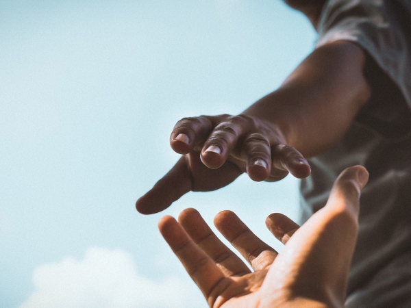 Στρέφονται οι νέοι άνθρωποι προς τον αυταρχισμό; Μια νέα έρευνα προσπαθεί να δώσει τις απαντήσεις