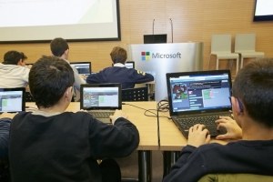 Η Microsoft φέρνει για ακόμη μία χρονιά την «Ώρα του Κώδικα» και προσφέρει δωρεάν μαθήματα προγραμματισμού
